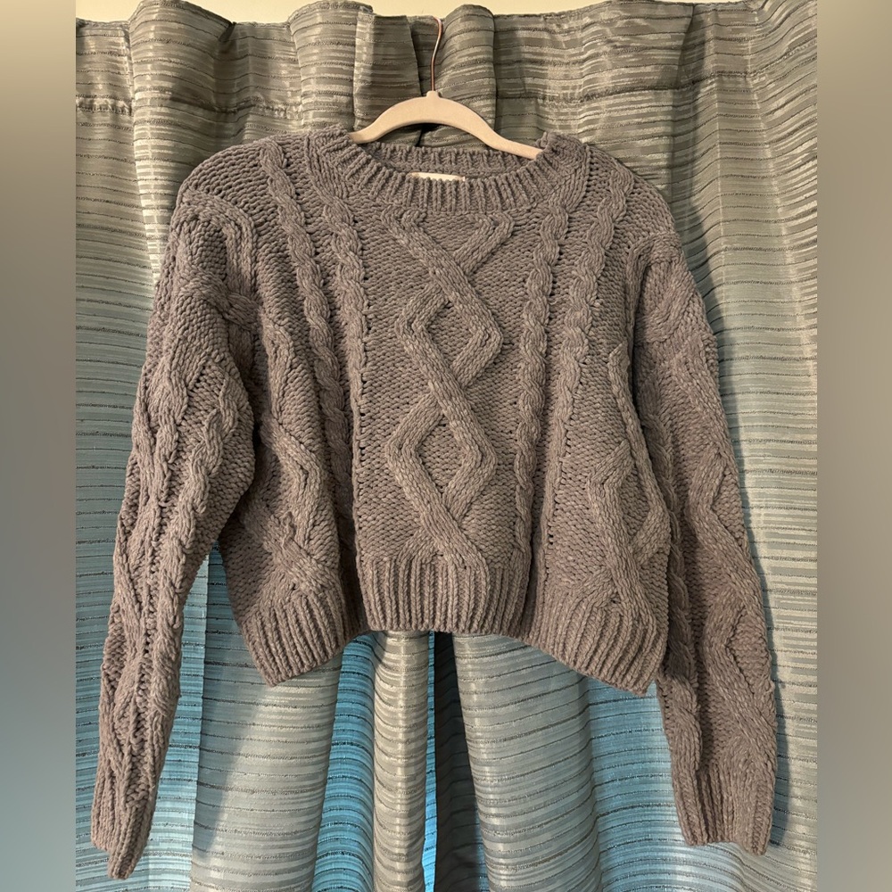 Altar’d State Chunky Cropped Sweater. Size: S. Color: Grey.